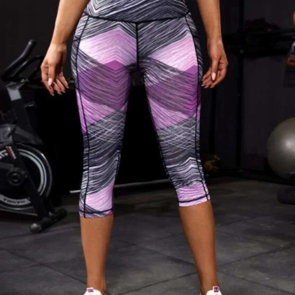 Purple and Black Capri-Length Yoga Pants Leggings - Size XL - Picture 3 of 5